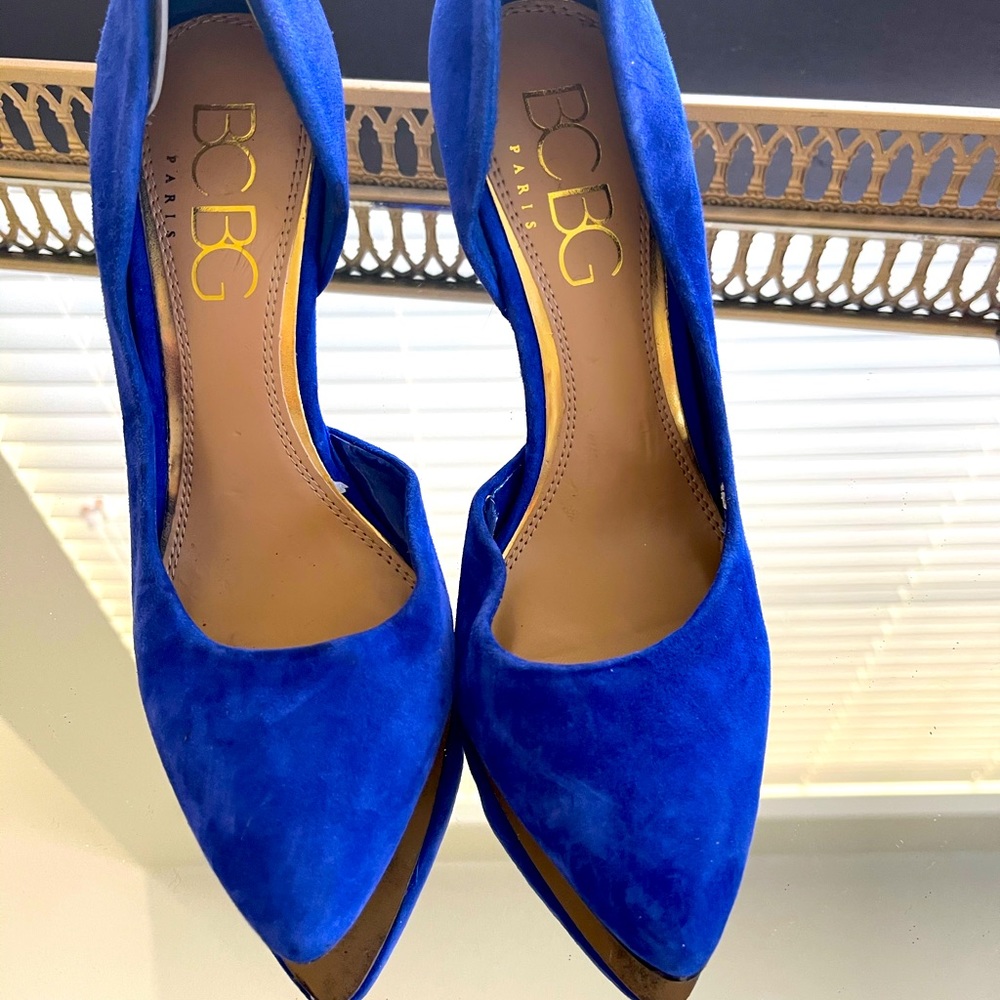 Really pretty royal blue BCBG Paris pumps